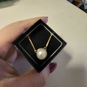 Pearl necklace. Gold plated with genuine pearl